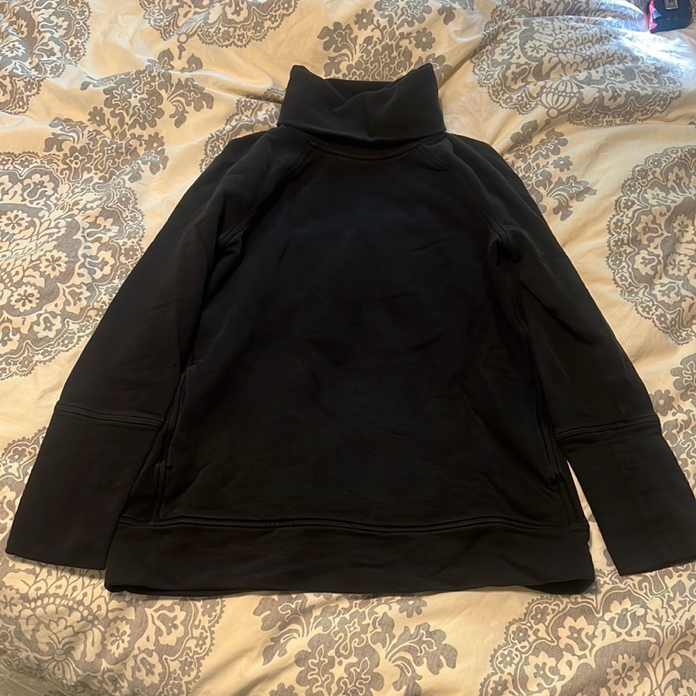 Black Lululemon turtleneck sweatshirt